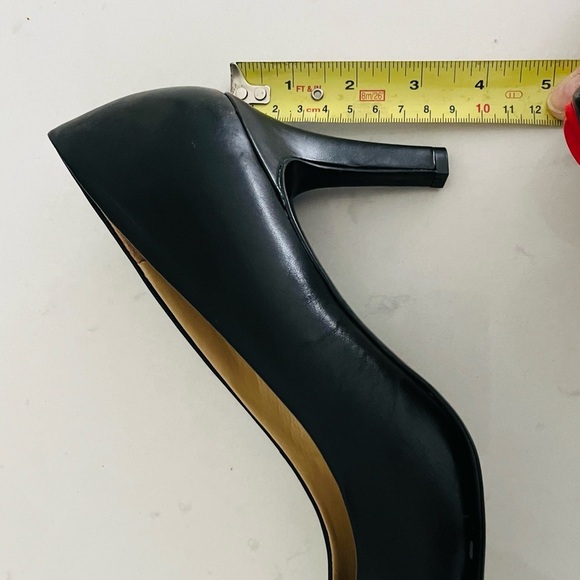 Naturalizer Black Women's Pumps - Picture 10 of 10